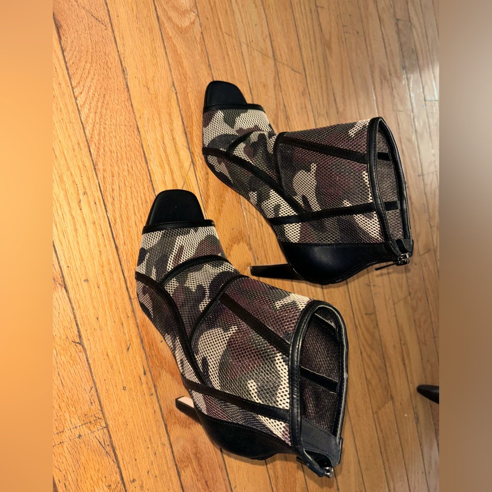 Jessica Simpson women's shoes size 11 in perfect condition never worn before